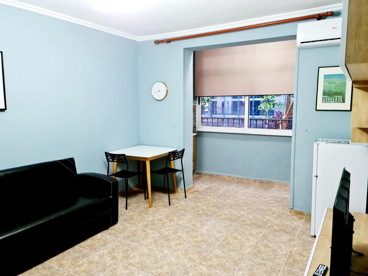 2V1 - 21 Dhjetori Am Tirana Exterior foto