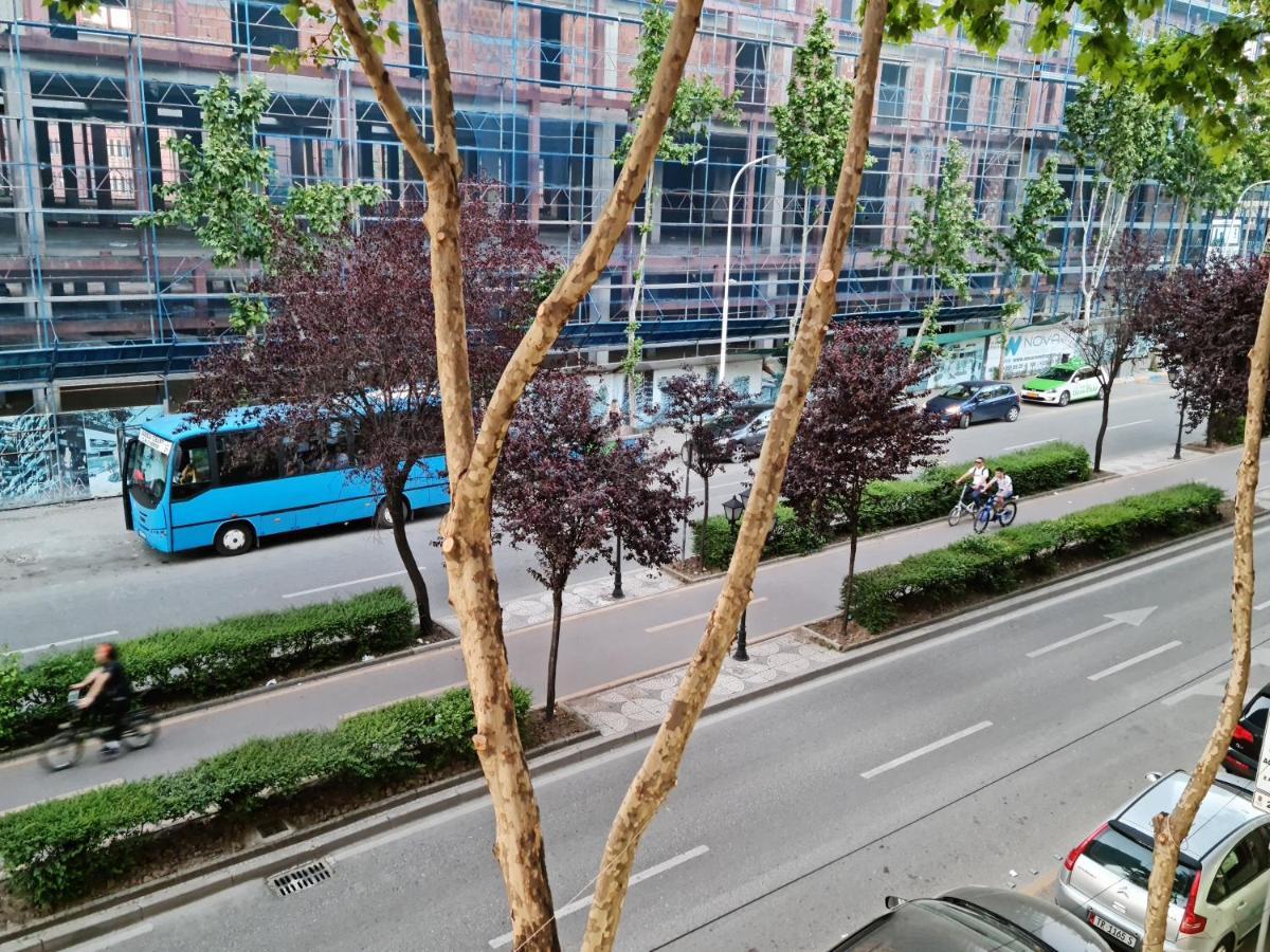 2V1 - 21 Dhjetori Am Tirana Exterior foto