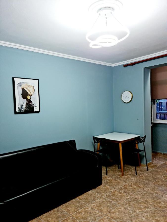 2V1 - 21 Dhjetori Am Tirana Exterior foto